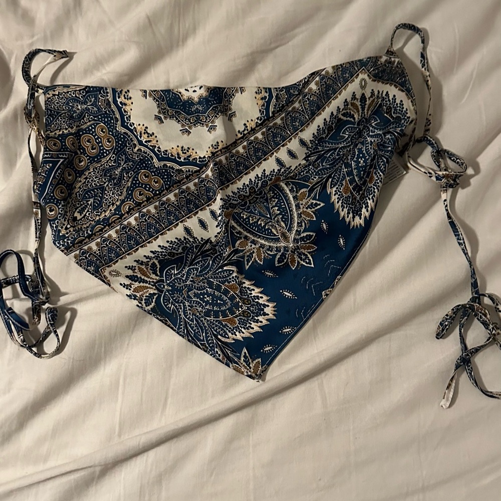 SHEIN Blue and White Paisley Crop Top